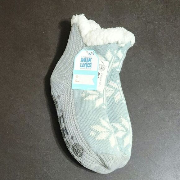 Muk Luks Shoes - Muk Luks slippers infused with aloe. Size 6/8